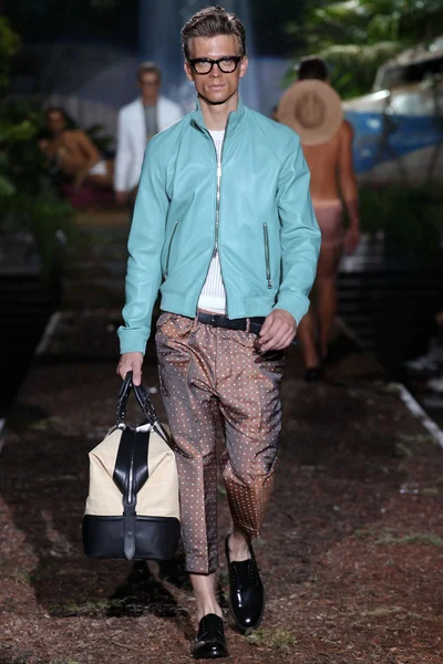 Look 19
